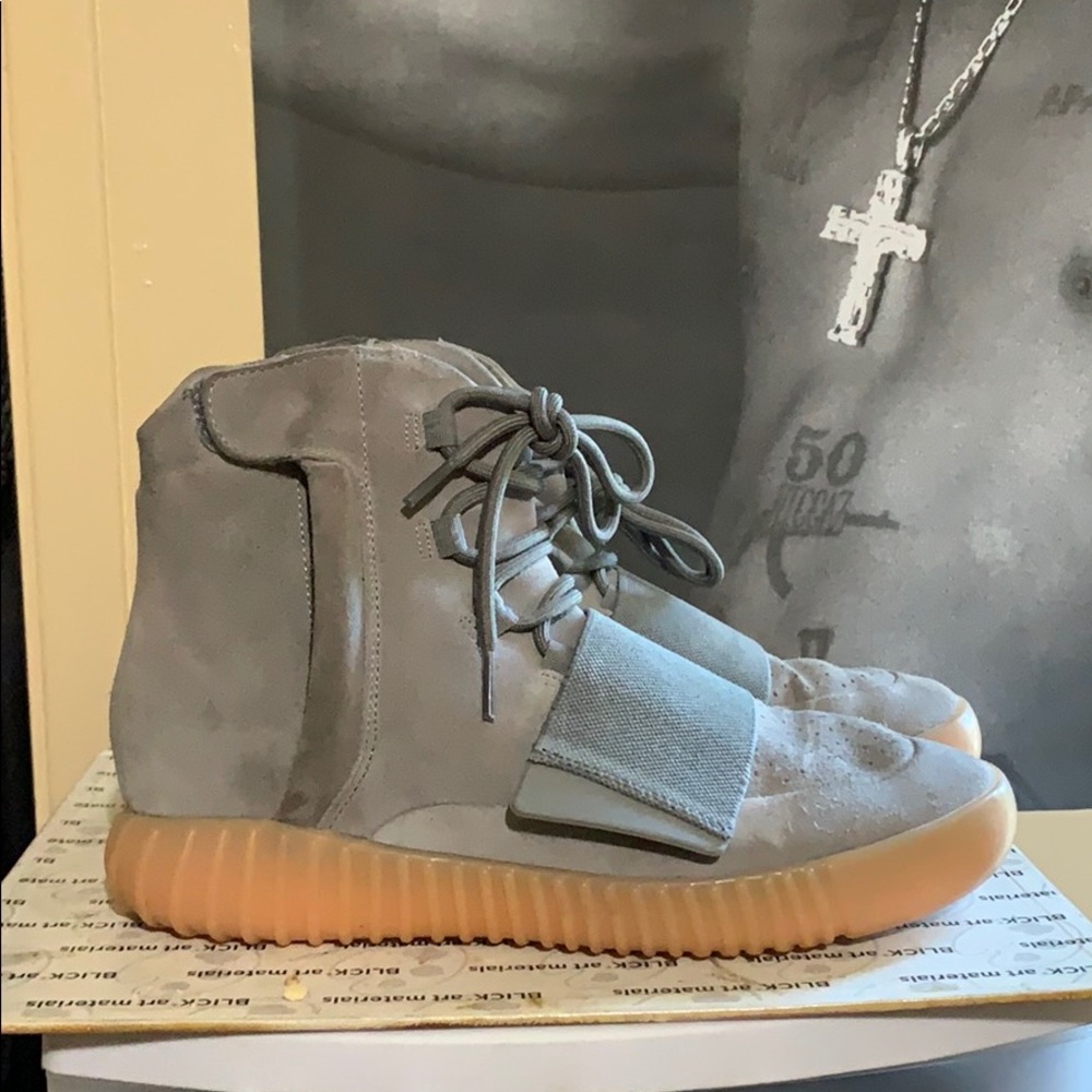 YEEZY BOOST 750 GLOW